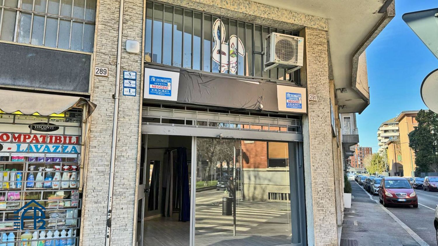 Negozio due vetrine