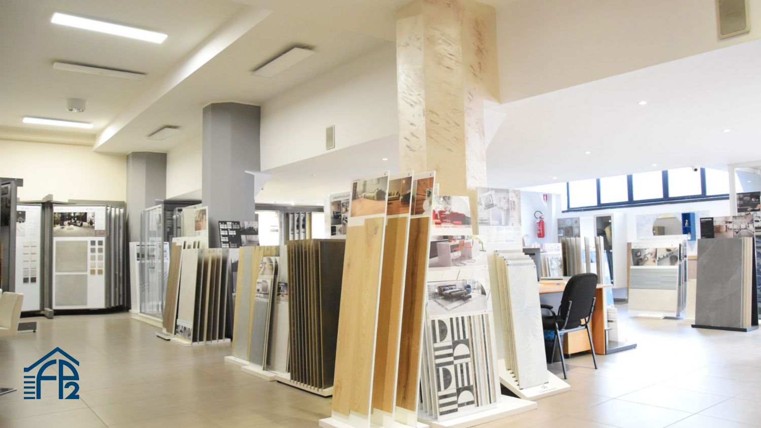 Show room ristrutturato con abitazione