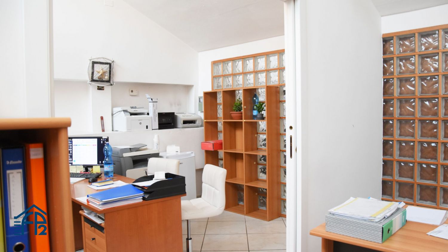 Show room ristrutturato con abitazione