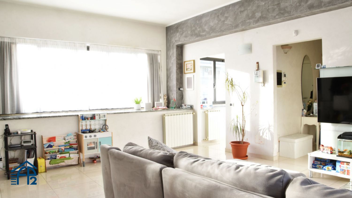 Show room ristrutturato con abitazione