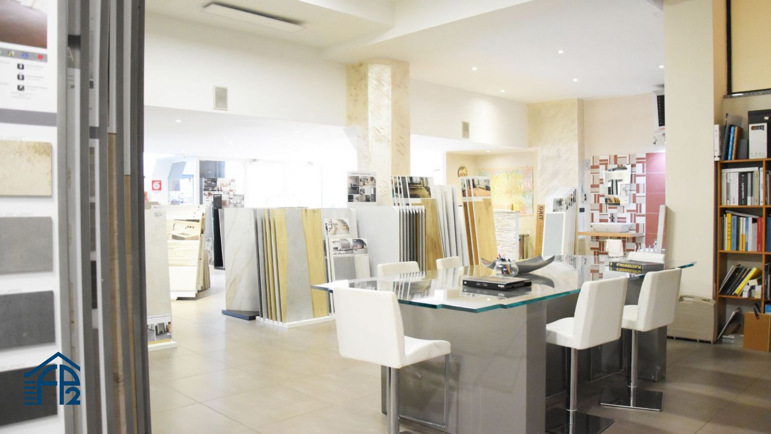 Show room ristrutturato con abitazione