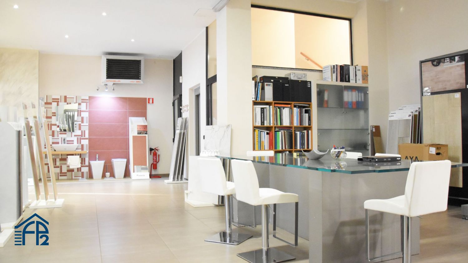Show room ristrutturato con abitazione