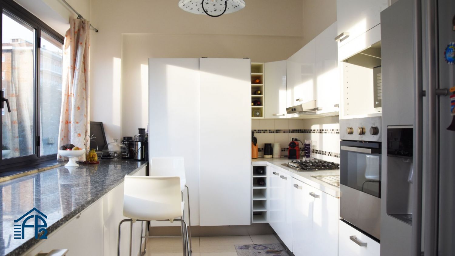 Show room ristrutturato con abitazione
