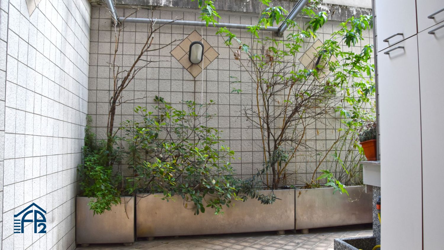 Ampio trilocale con terrazzino e studio