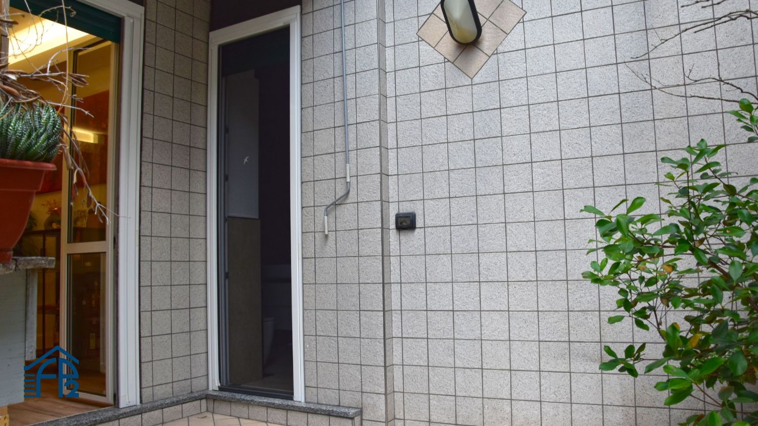 Ampio trilocale con terrazzino e studio