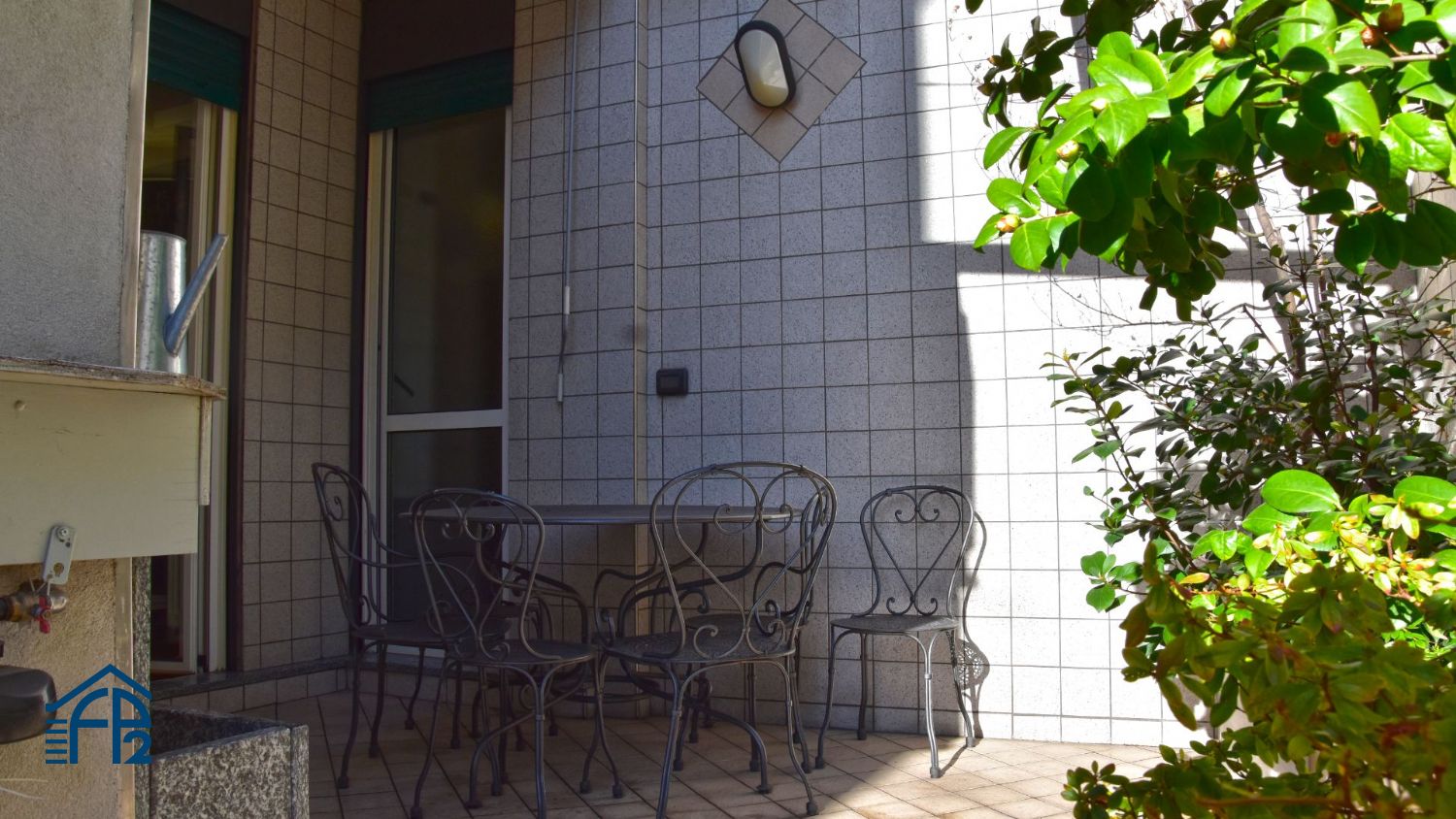 Ampio trilocale con terrazzino e studio