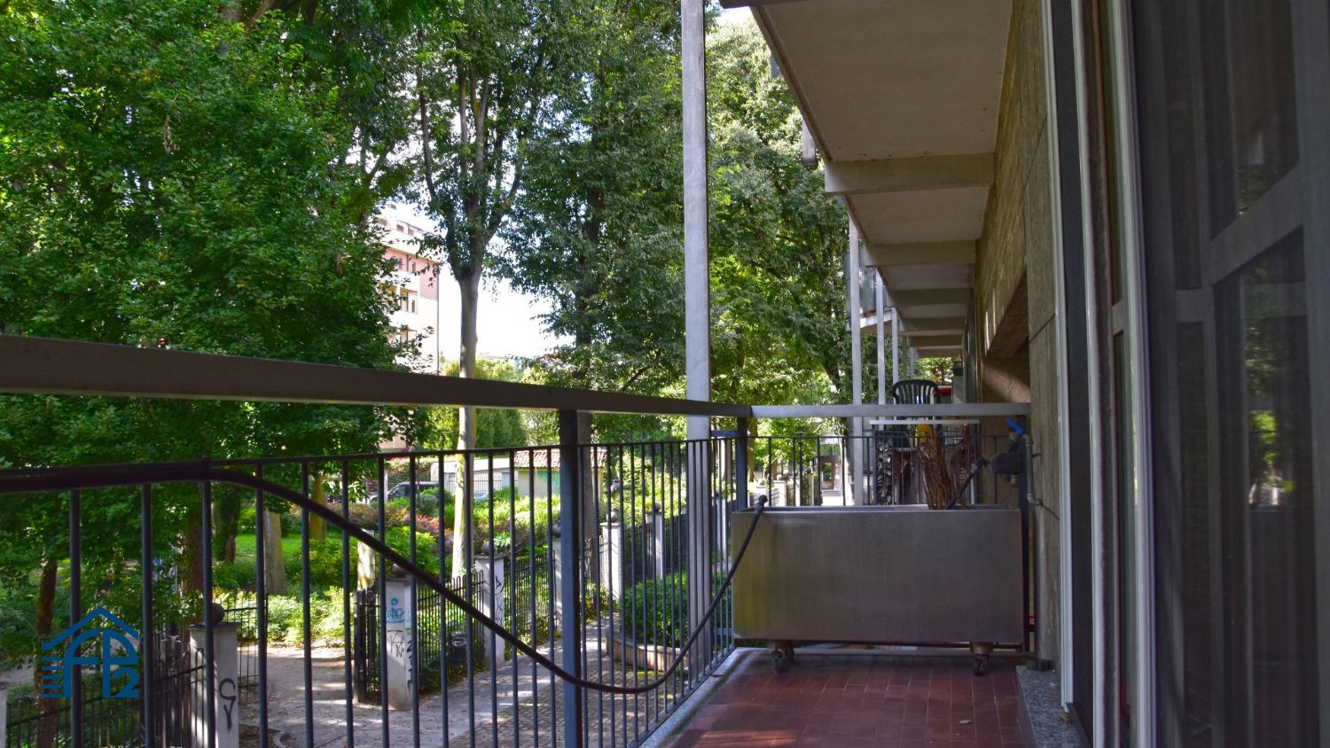 Ampio trilocale con terrazzino e studio