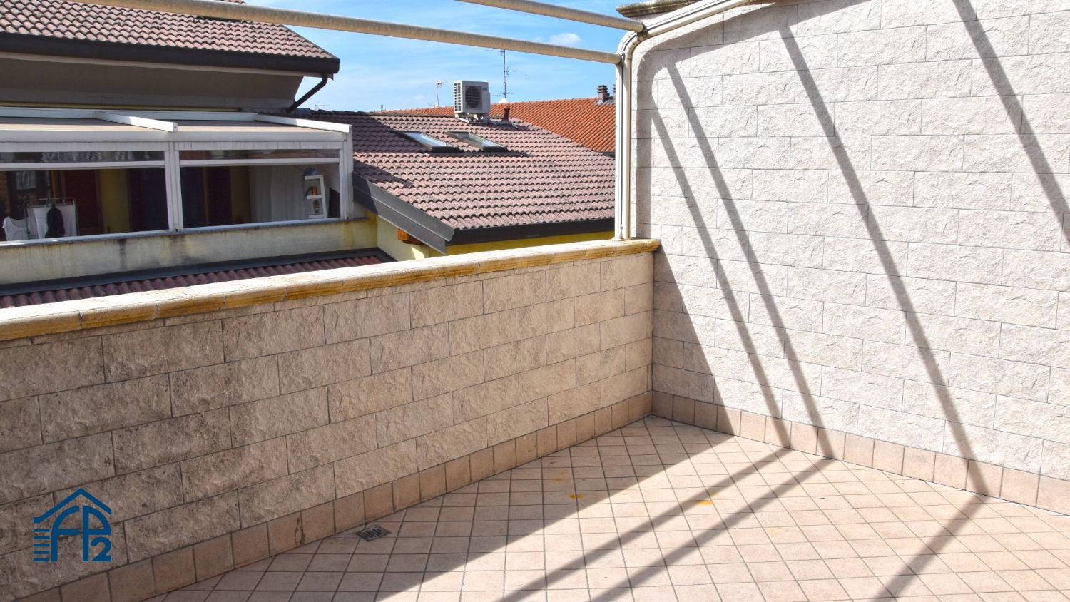 Appartamento su due livelli con terrazzo