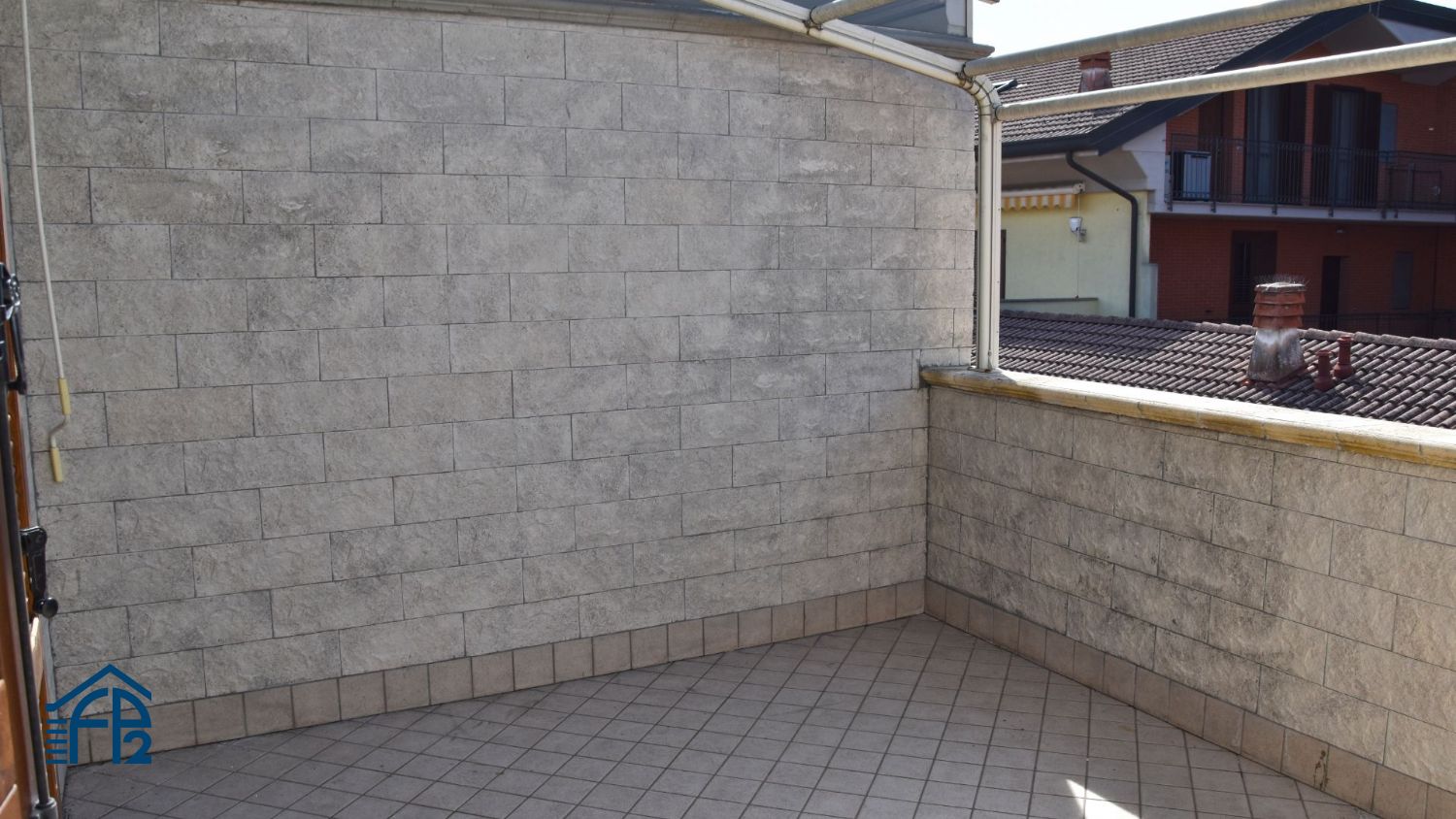 Appartamento su due livelli con terrazzo