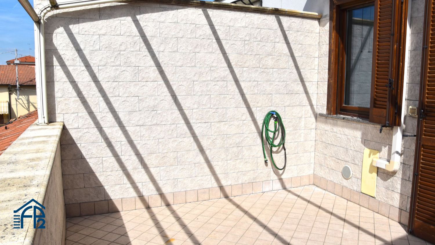 Appartamento su due livelli con terrazzo