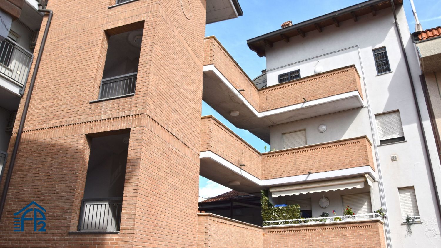 Appartamento su due livelli con terrazzo