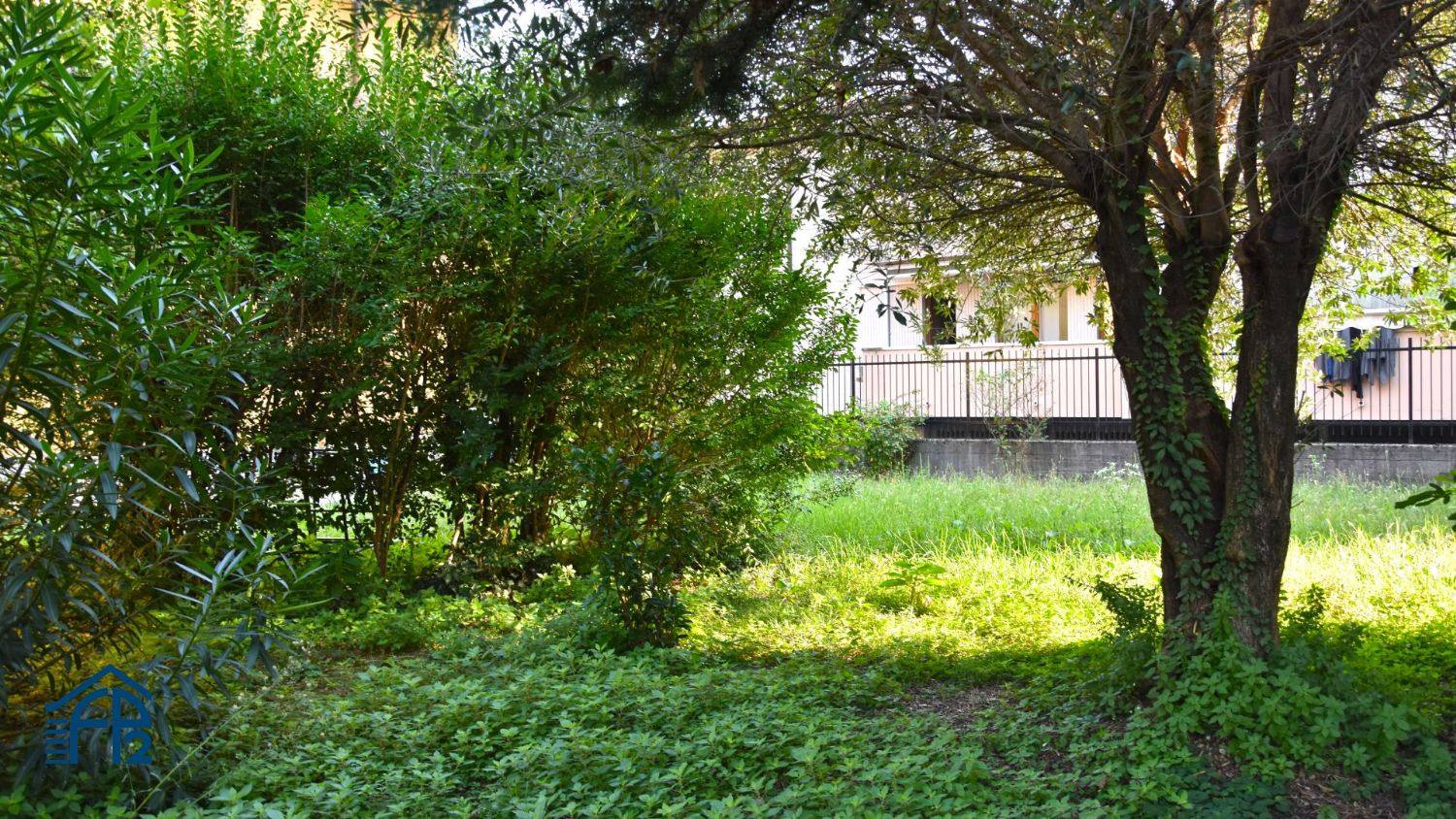 Villa con giardino