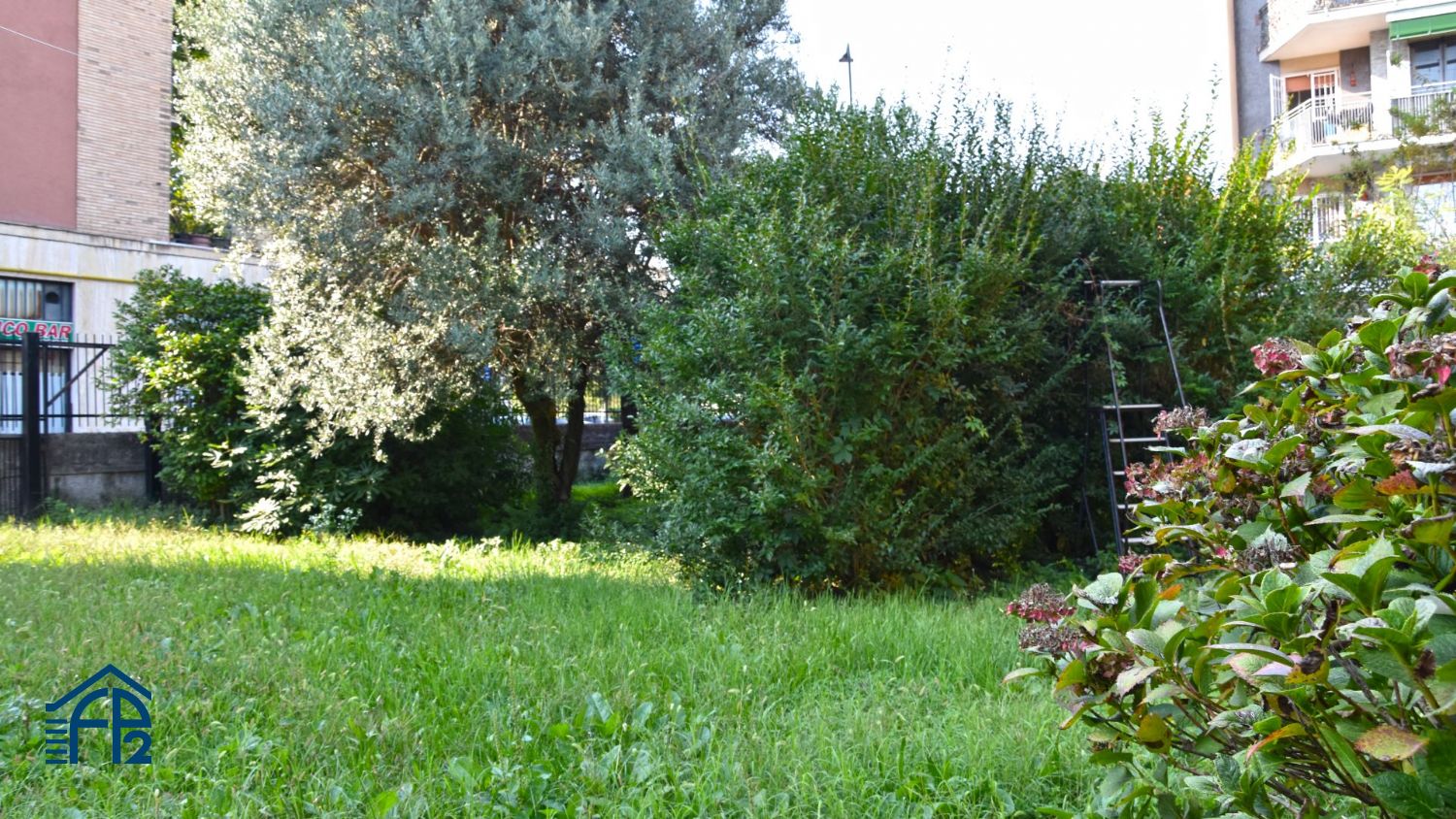 Villa con giardino