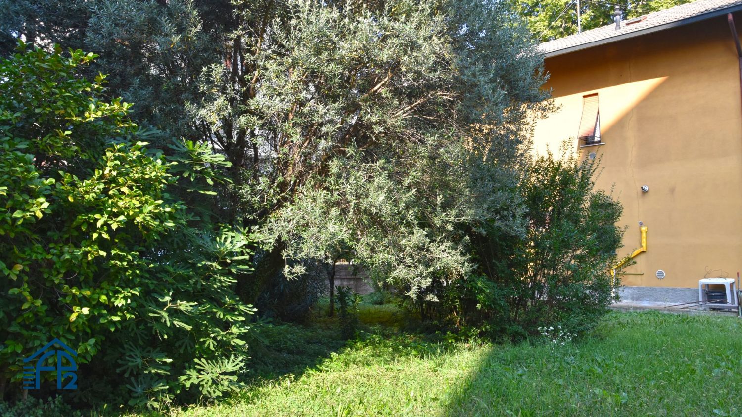 Villa con giardino