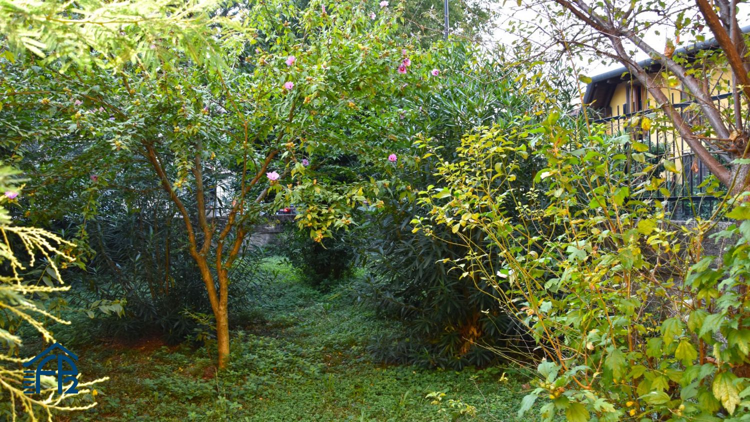 Villa con giardino