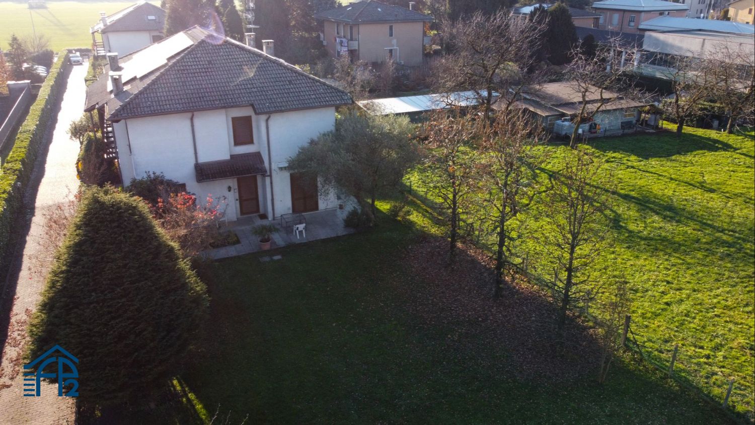 Villa Porzione Bifamiliare Vimercate