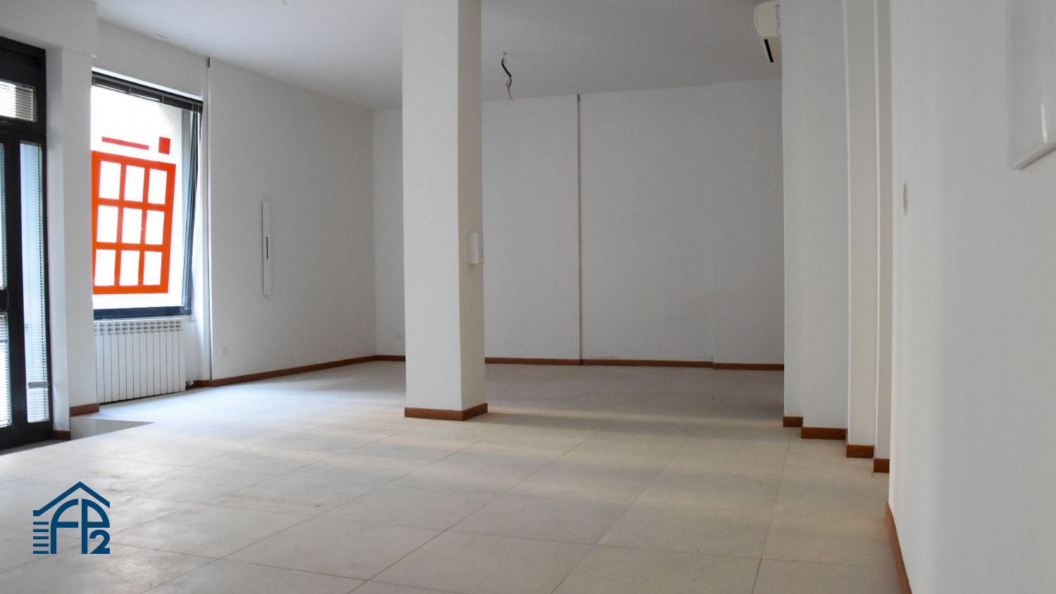 Negozio con Due Vetrine