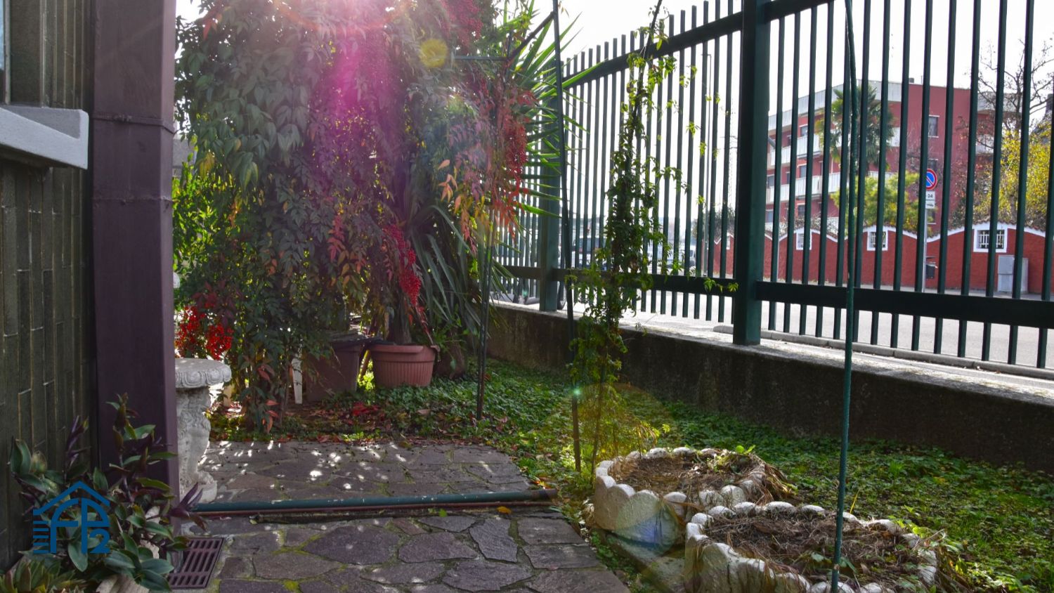 Casa Indipendente con Locale Commerciale