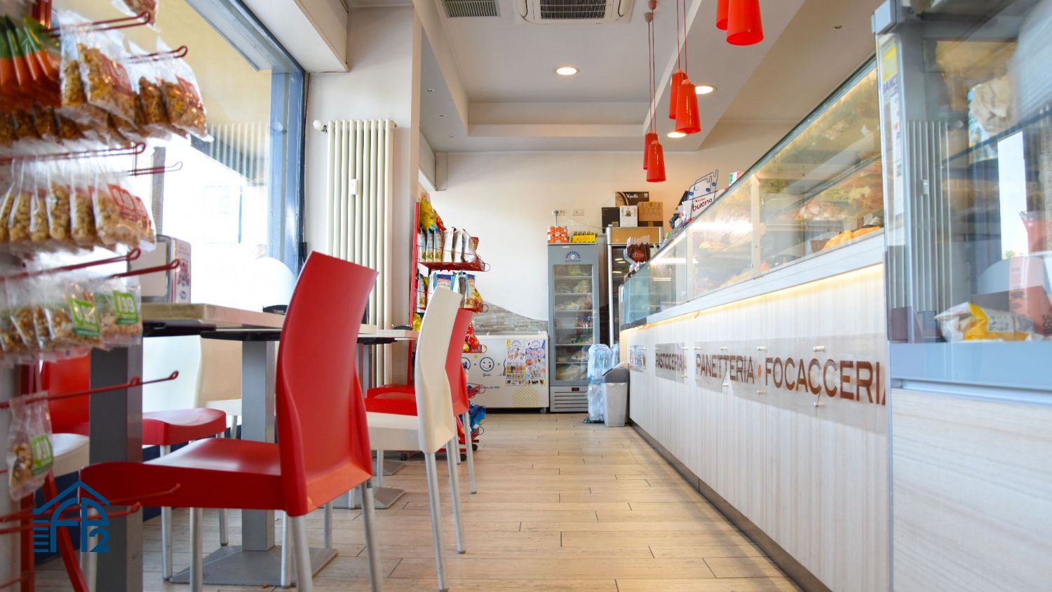 Negozio con Possibilità Attività Commerciale