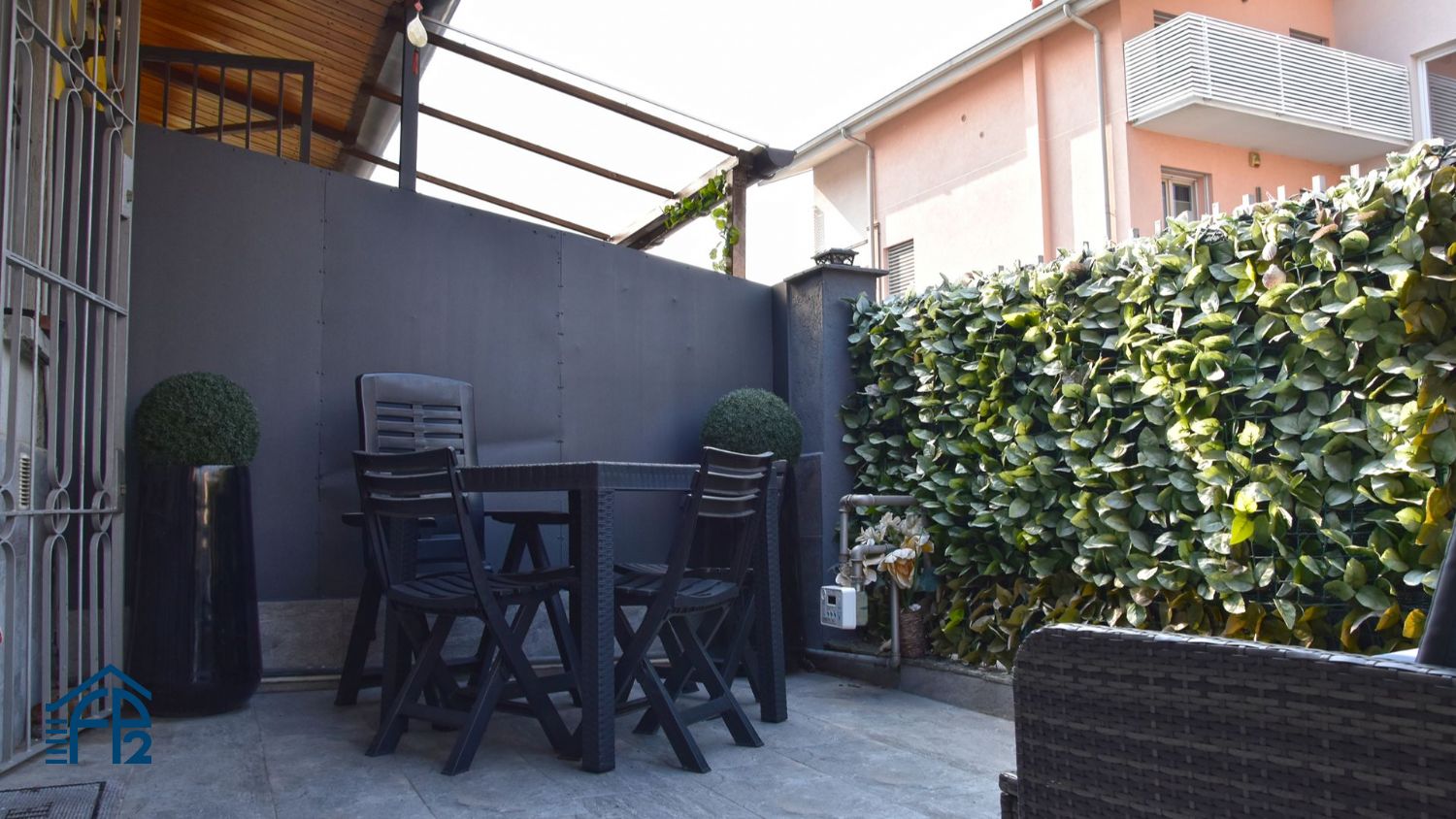 Porzione di Villetta Bifamiliare con cortile privato