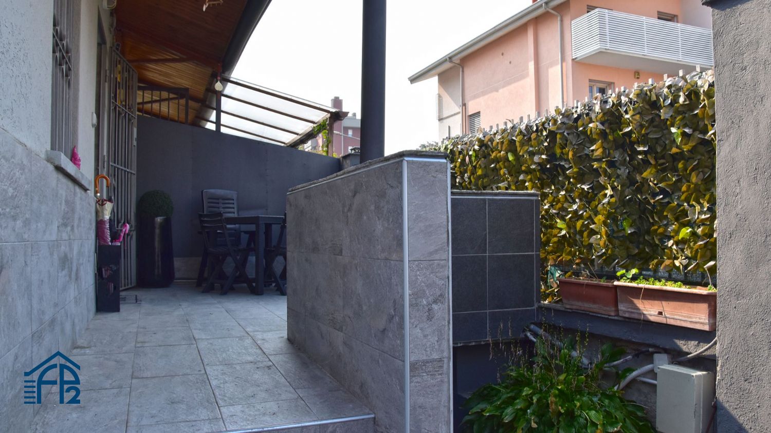 Porzione di Villetta Bifamiliare con cortile privato