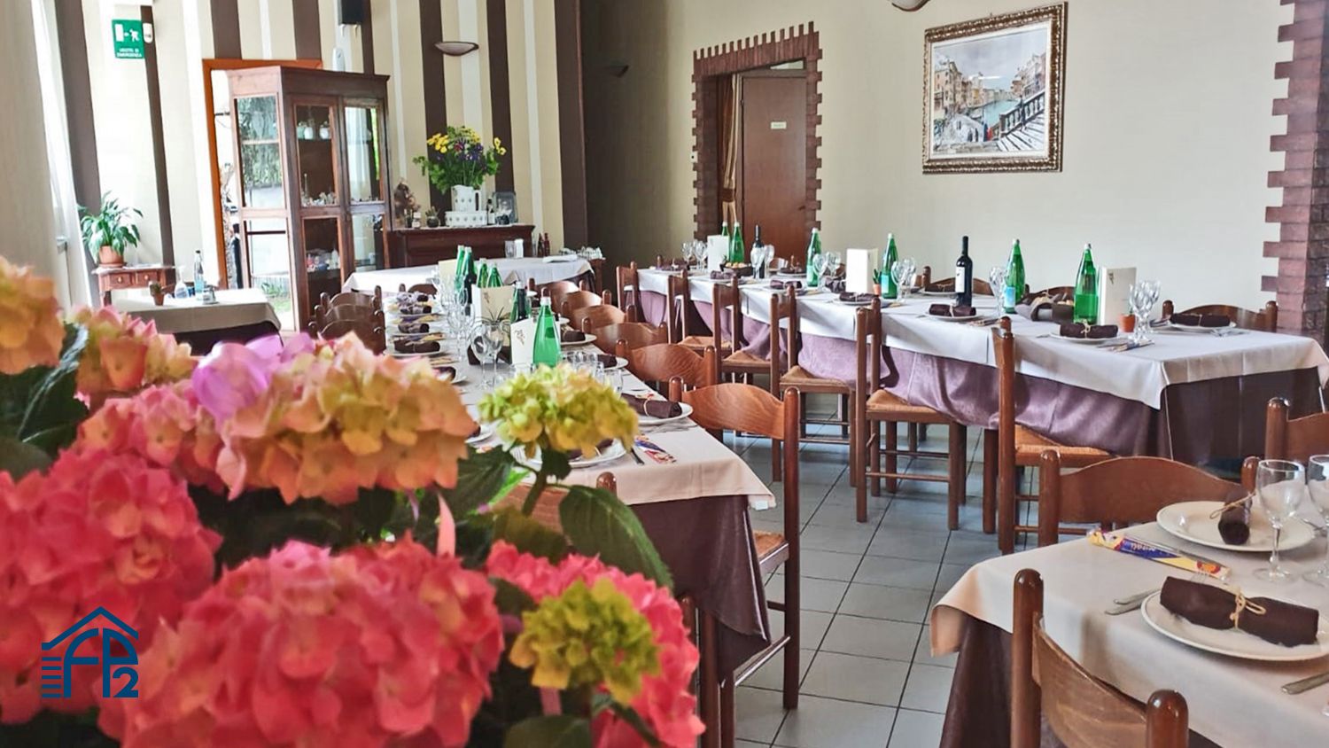 Locale commerciale con giardino privato